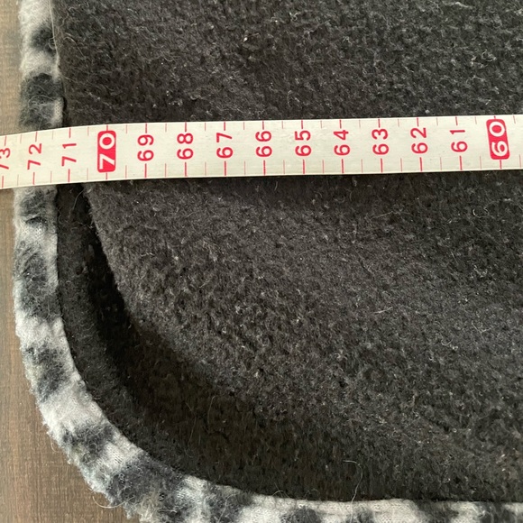 Dog Blanket with Dog Embroidery - Picture 4 of 6